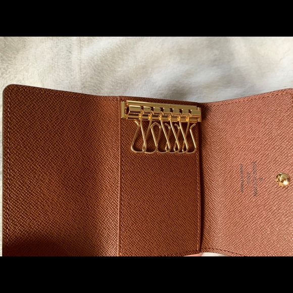Authentic Louis Vuitton 6 Key Holder in Monogram - Picture 4 of 4